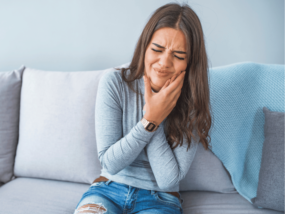 emergency dentist east hills | woman with tooth pain